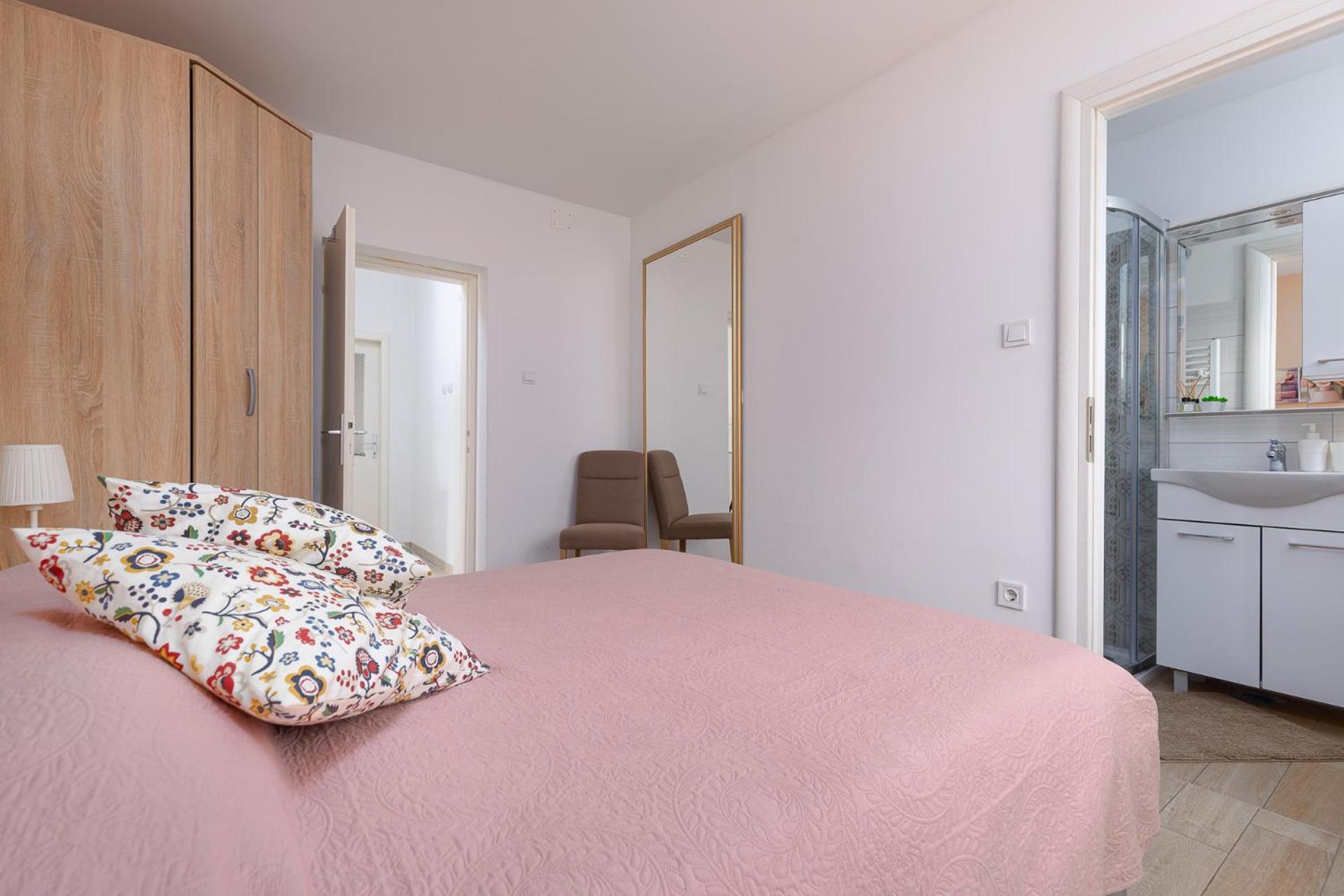 Emi Apartment โปเรช ภายนอก รูปภาพ